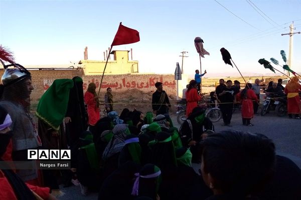کاروان نمادین اسرای کربلا در روستای باقرآباد قم