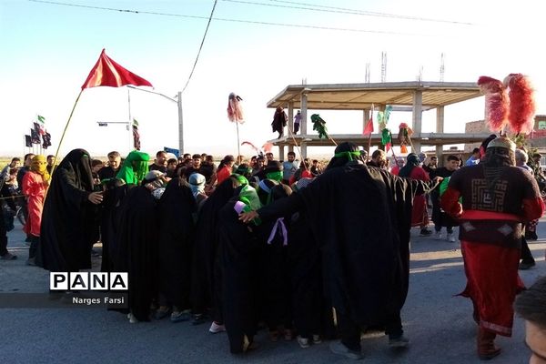 کاروان نمادین اسرای کربلا در روستای باقرآباد قم