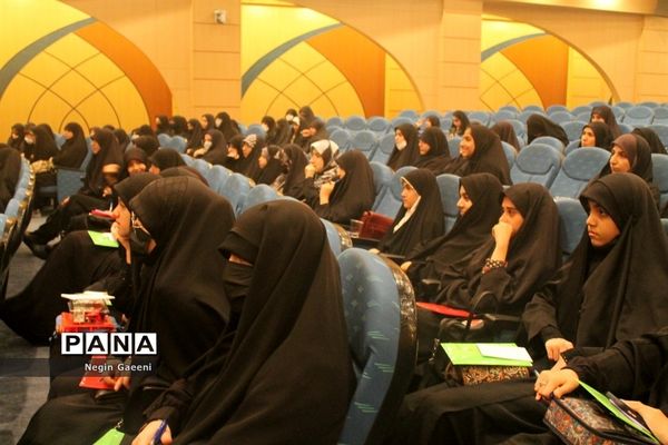 برگزاری همایش دختران مکتبی در قم