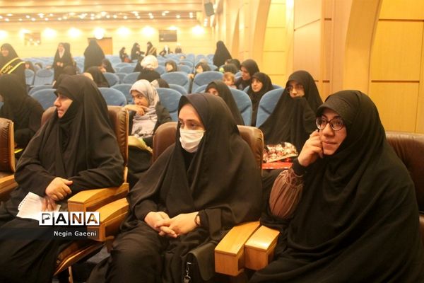 برگزاری همایش دختران مکتبی در قم