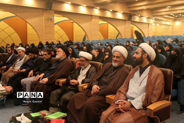 برگزاری همایش دختران مکتبی در قم