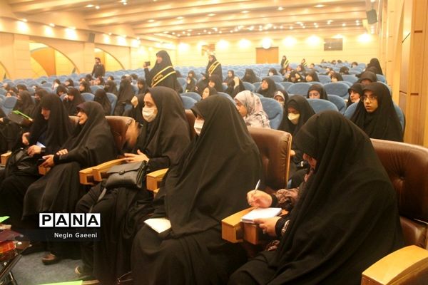 برگزاری همایش دختران مکتبی در قم
