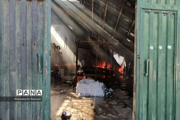 آتش‌سوزی عظیم کارخانه یونولیت در شهرستان رباط‌کریم