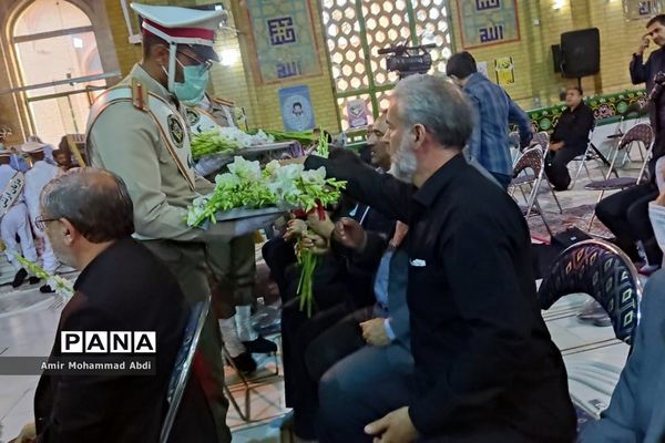 مراسم عطر افشانی وگلریزان مزار مطهر شهدای هشتم شهریور
