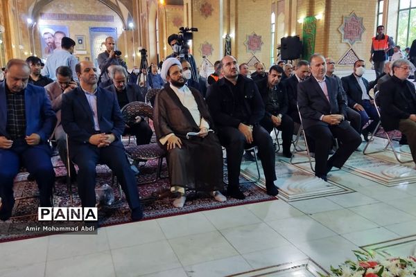 مراسم عطر افشانی وگلریزان مزار مطهر شهدای هشتم شهریور