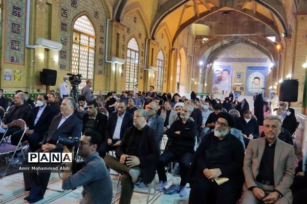 مراسم عطر افشانی وگلریزان مزار مطهر شهدای هشتم شهریور
