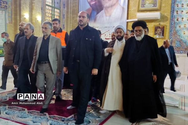مراسم عطر افشانی وگلریزان مزار مطهر شهدای هشتم شهریور
