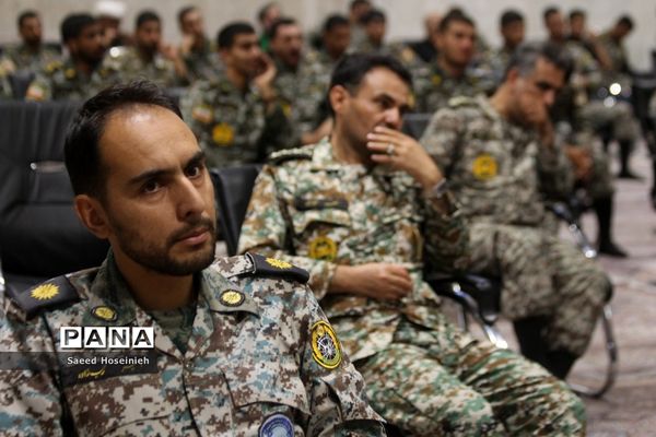 غبارروبی مزار شهدای قم با حضور کارکنان پدافند هوایی ارتش