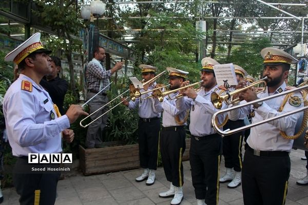 غبارروبی مزار شهدای قم با حضور کارکنان پدافند هوایی ارتش