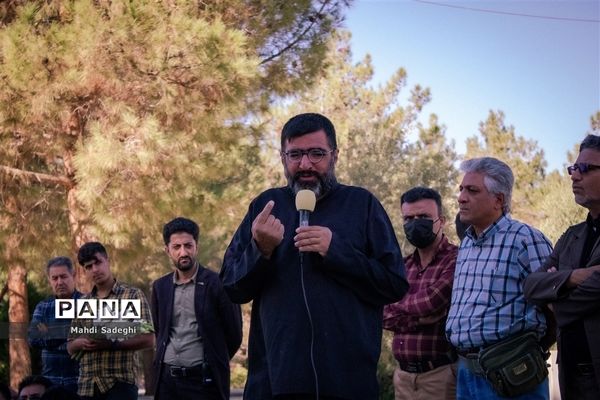 بازدید دانش‌آموزان شرکت‌کننده در اردوی قطبی از گلستان شهداء اصفهان