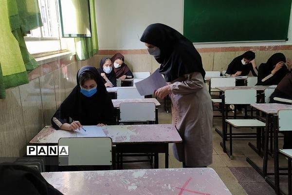 برگزاری کلاس‌های جبرانی  برای دانش‌آموزان در دبیرستان مهدیه ناحیه یک ری
