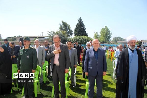 آیین افتتاح‌ زمین‌چمن مصنوعی دبستان شهید اسدیان