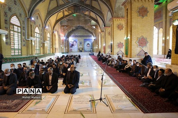 حضور وزیر آموزش و پرورش بر سر مزار شهیدان رجایی و باهنر