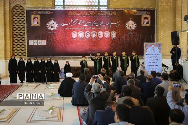 حضور وزیر آموزش و پرورش بر سر مزار شهیدان رجایی و باهنر