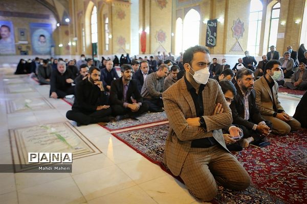 حضور وزیر آموزش و پرورش بر سر مزار شهیدان رجایی و باهنر