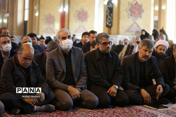 حضور وزیر آموزش و پرورش بر سر مزار شهیدان رجایی و باهنر