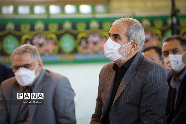 حضور وزیر آموزش و پرورش بر سر مزار شهیدان رجایی و باهنر
