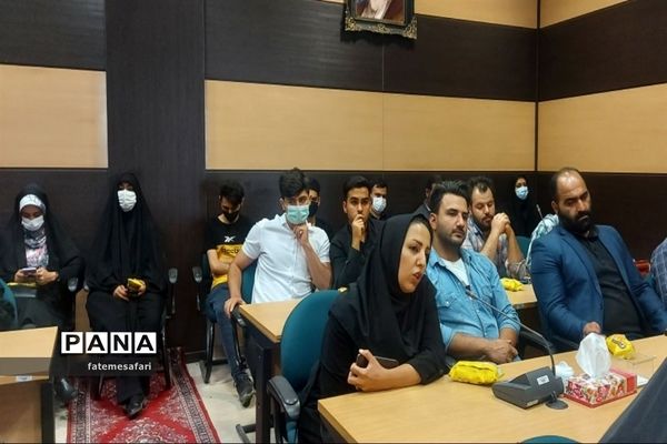 دیدار فرماندار فیروزکوه با جوانان به‌مناسبت هفته دولت