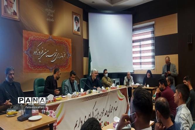 دیدار فرماندار فیروزکوه با جوانان بهمناسبت هفته دولت