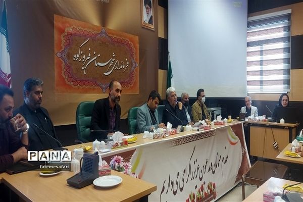 دیدار فرماندار فیروزکوه با جوانان به‌مناسبت هفته دولت