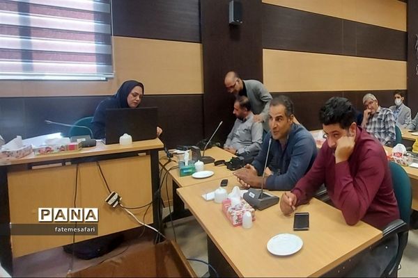 دیدار فرماندار فیروزکوه با جوانان به‌مناسبت هفته دولت