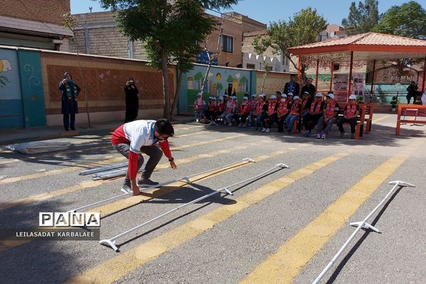 آموزش چادرزنی در پایگاه اوقات فراغت سازمان دانش‌آموزی فشافویه