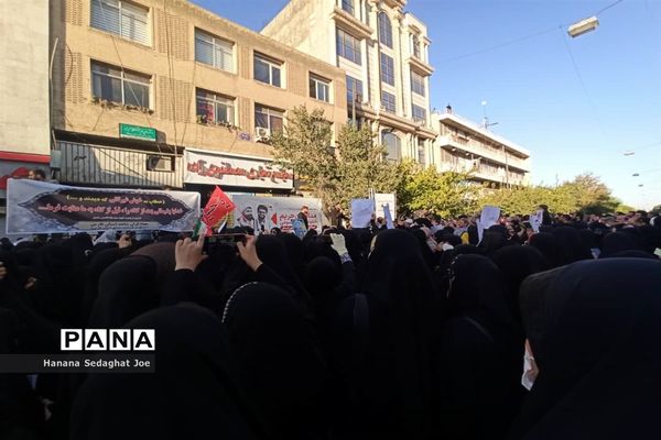 تجمع اعتراض‌آمیز در پاسخ اهانت به همسر و دختر شهید‌منصور خادم صادق در شیراز