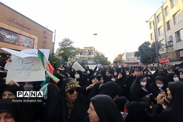 تجمع اعتراض‌آمیز در پاسخ اهانت به همسر و دختر شهید‌منصور خادم صادق در شیراز