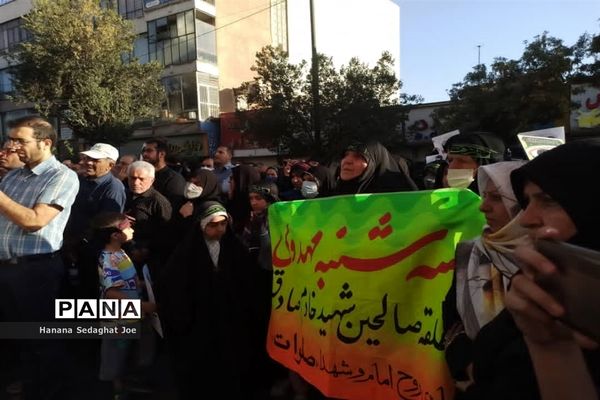 تجمع اعتراض‌آمیز در پاسخ اهانت به همسر و دختر شهید‌منصور خادم صادق در شیراز