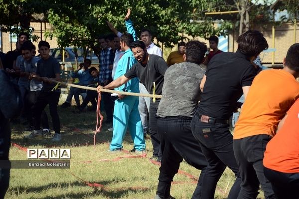 برگزاری مسابقه طناب‌کشی در اردوی قطب 5 آذربایجان غربی