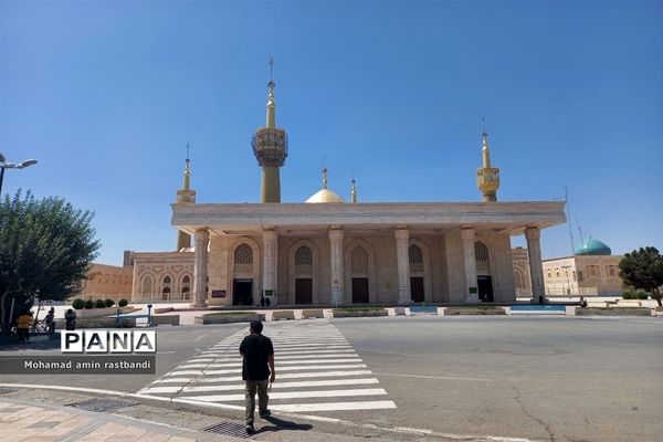 حضور دانش‌آموزان منطقه ۱۳ در حرم مطهر امام خمینی به‌مناسبت هفته دولت