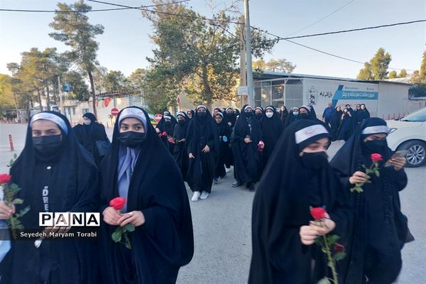 حضور دانش‌آموزان عضو سازمان دانش‌آموزی فارس بر مزار شهید خادم صادق