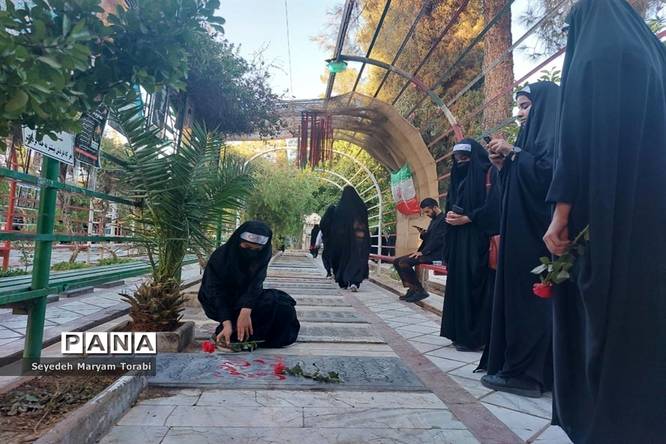 حضور دانشآموزان عضو سازمان دانشآموزی فارس بر مزار شهید خادم صادق