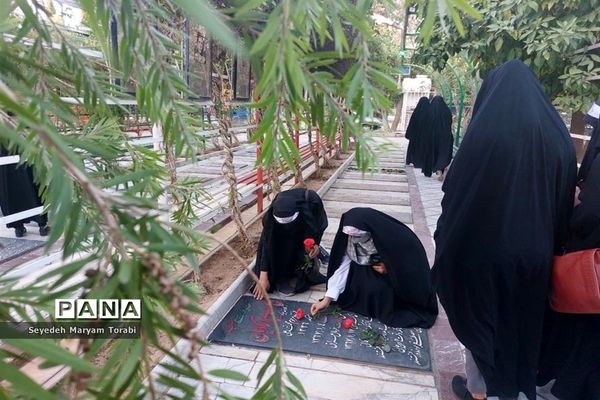 حضور دانش‌آموزان عضو سازمان دانش‌آموزی فارس بر مزار شهید خادم صادق