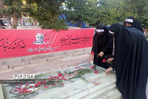 حضور دانش‌آموزان عضو سازمان دانش‌آموزی فارس بر مزار شهید خادم صادق