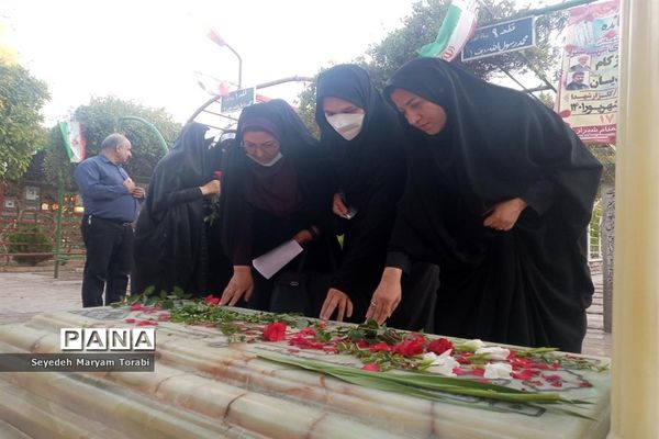 حضور دانش‌آموزان عضو سازمان دانش‌آموزی فارس بر مزار شهید خادم صادق
