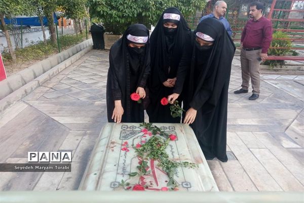 حضور دانش‌آموزان عضو سازمان دانش‌آموزی فارس بر مزار شهید خادم صادق