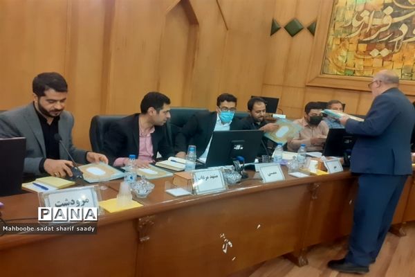 نشست هم‌اندیشی معاونان پرورشی و تربیت‌بدنی ادارات آموزش و پرورش فارس