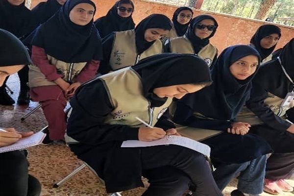 کلاس‌های آموزشی اردوی قطبی دختران در اصفهان
