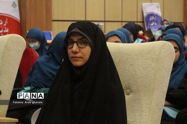 برگزاری دوره آموزش خبرنویسی در اردوی قطبی اعضای سازمان دانش‌آموزی