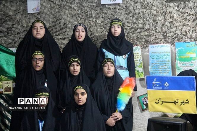 برپایی نماز جماعت در اردوی قطبی دانشآموزان -اردوگاه دماوند