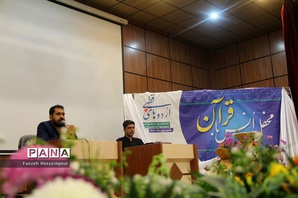 ‌محفل انس با قرآن در اردوی قطبی دختران در اردوگاه دماوند