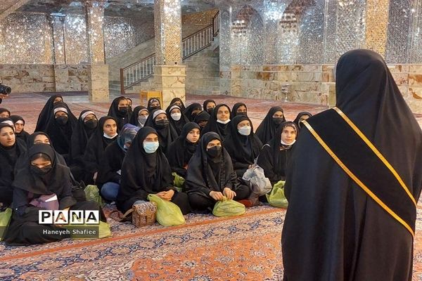 گردشگری رویداد‌محور، حضور دانش‌آموزان دختر عضو سازمان دانش‌آموزی استان فارس در حرم مطهر حضرت شاهچراغ(ع)