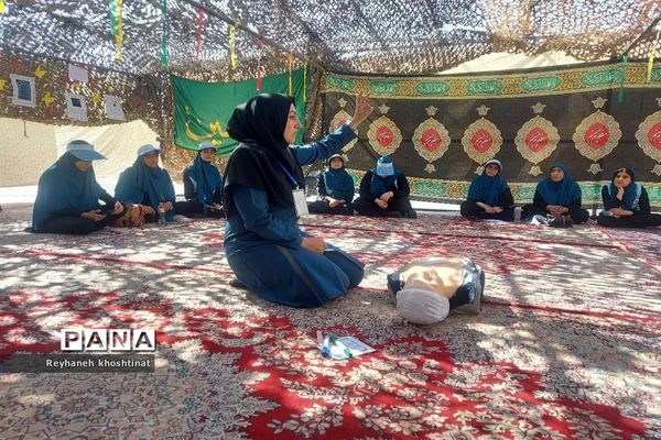 آموزش مهارت‌های اجتماعی به دانش‌آموزان در اردوی قطبی دختران