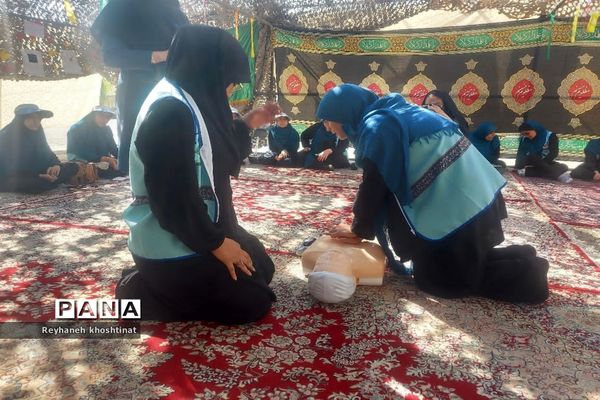 آموزش مهارت‌های اجتماعی به دانش‌آموزان در اردوی قطبی دختران
