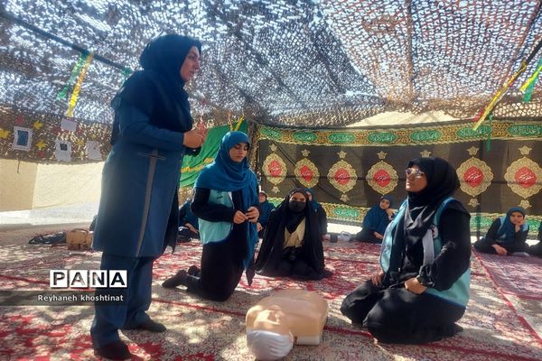 آموزش مهارت‌های اجتماعی به دانش‌آموزان در اردوی قطبی دختران