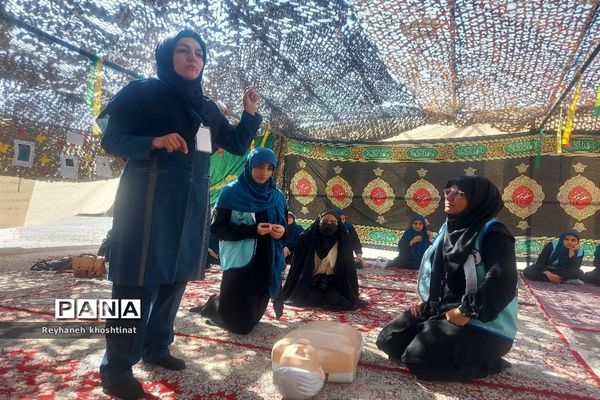 آموزش مهارت‌های اجتماعی به دانش‌آموزان در اردوی قطبی دختران
