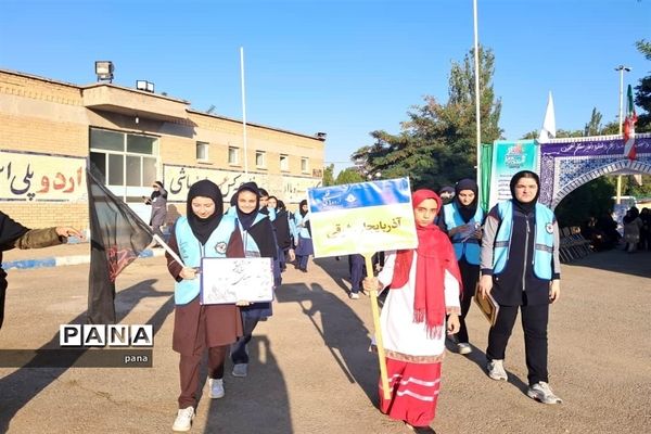 دانش‌آموزان دختر اعضای سازمان دانش‌آموزی آذربایجان شرقی در اردوی قطبی
