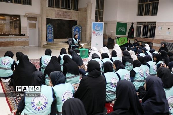 محفل انس با قرآن اعضای دختر سازمان دانش‌آموزی در اردوی قطبی آذربایجان غربی
