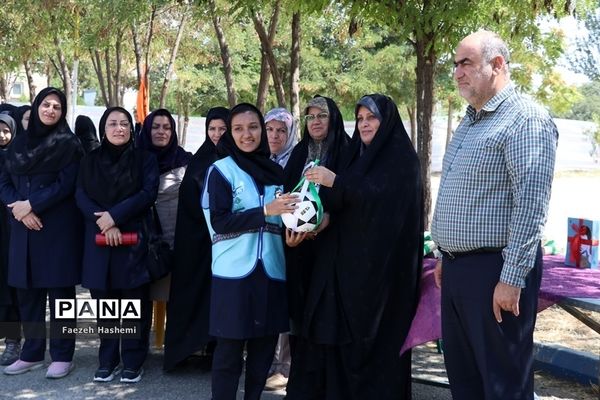 نشست جهاد تبیین اعضای دختر سازمان دانش‌آموزی در اردوی قطب 5 آذربایجان غربی